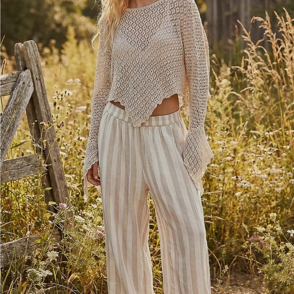 🆕🤍POL CROCHET TOP W/ BELL SLEEVES (pre order ships late February)